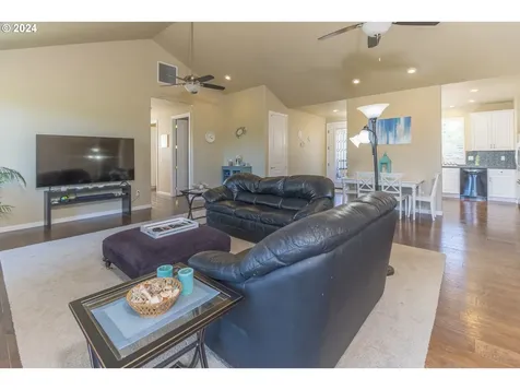 88073 Lake Point Drive Florence OR 97439