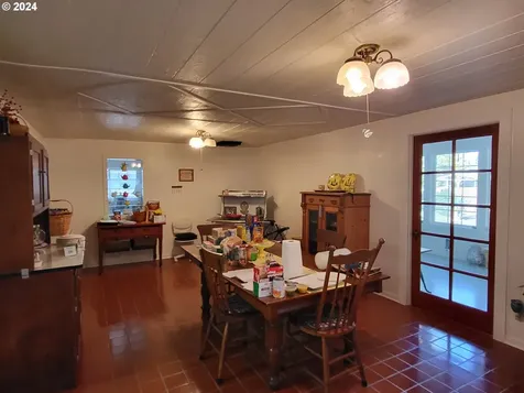 1936 H Street Springfield OR 97477