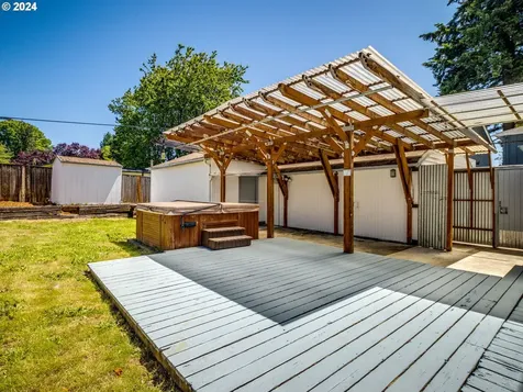 9755 N Leonard Street Portland OR 97203