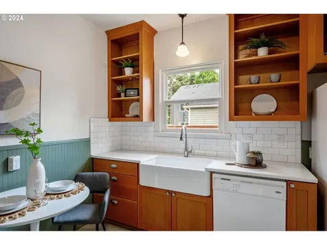6341 N Greeley Avenue Portland OR 97217