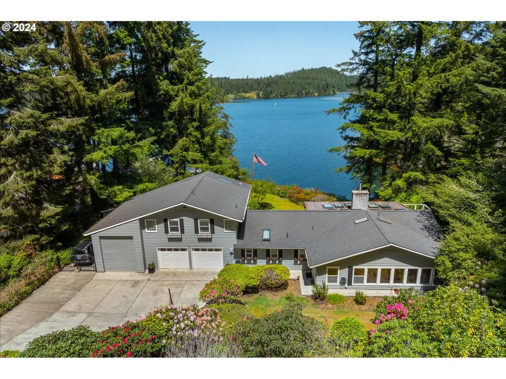 5333 Leavitt Loop Florence OR 97439