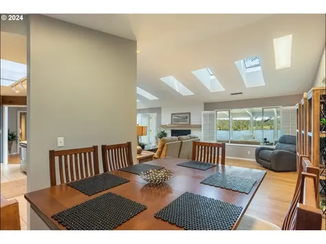 5333 Leavitt Loop Florence OR 97439