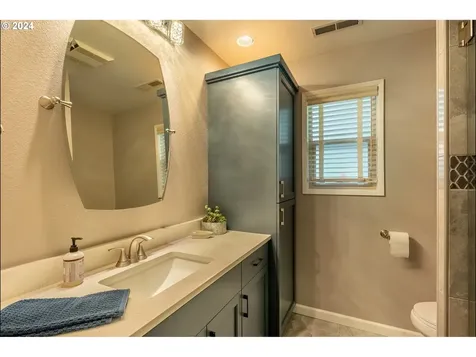 5333 Leavitt Loop Florence OR 97439