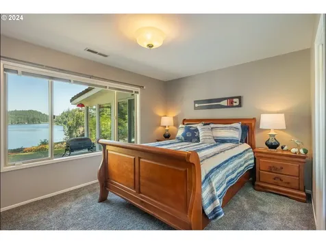 5333 Leavitt Loop Florence OR 97439