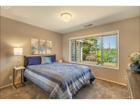5333 Leavitt Loop Florence OR 97439