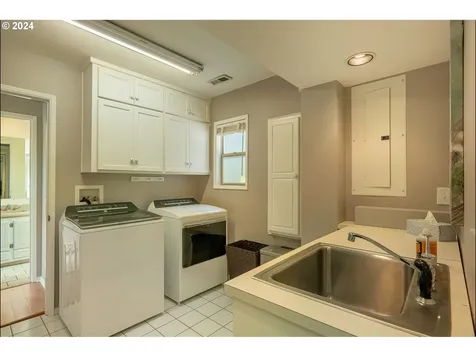 5333 Leavitt Loop Florence OR 97439
