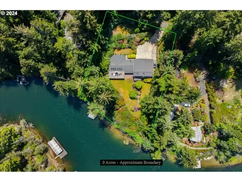 5333 Leavitt Loop Florence OR 97439