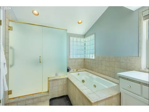 5333 Leavitt Loop Florence OR 97439