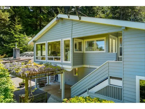 5333 Leavitt Loop Florence OR 97439