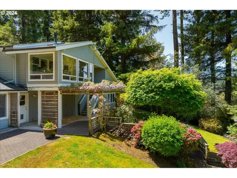 5333 Leavitt Loop Florence OR 97439
