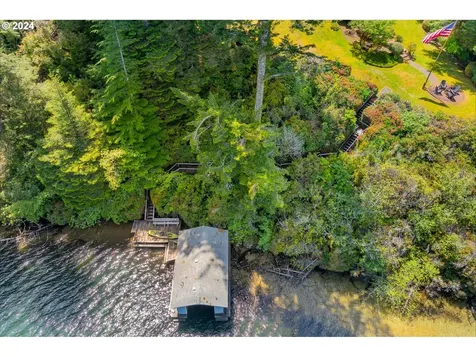 5333 Leavitt Loop Florence OR 97439