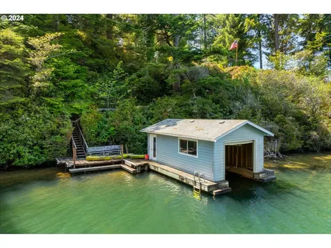 5333 Leavitt Loop Florence OR 97439