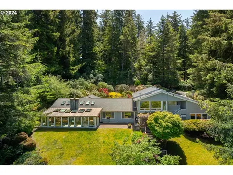 5333 Leavitt Loop Florence OR 97439