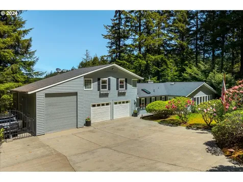 5333 Leavitt Loop Florence OR 97439