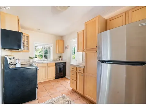 11325 SW 47th Avenue Portland OR 97219