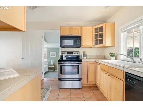 11325 SW 47th Avenue Portland OR 97219