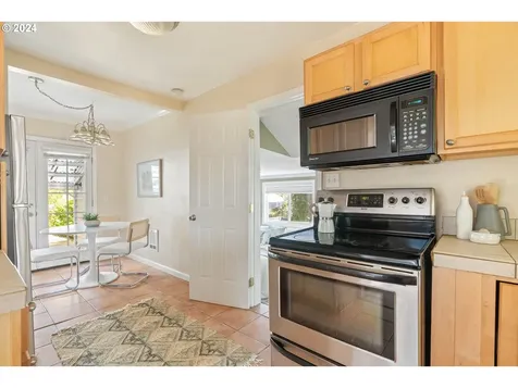 11325 SW 47th Avenue Portland OR 97219