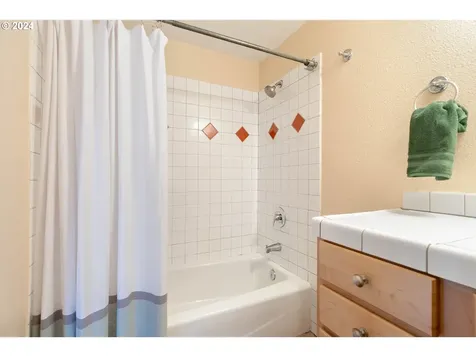 11325 SW 47th Avenue Portland OR 97219