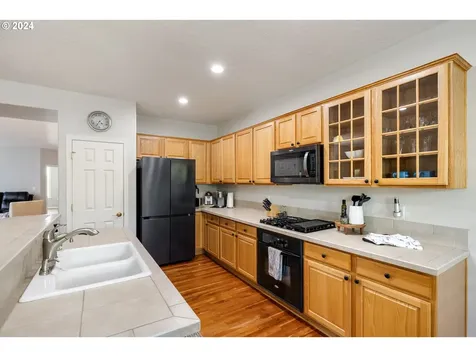 2116 N Locust Street Canby OR 97013