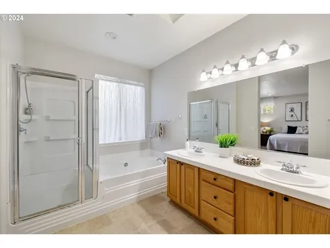 2116 N Locust Street Canby OR 97013