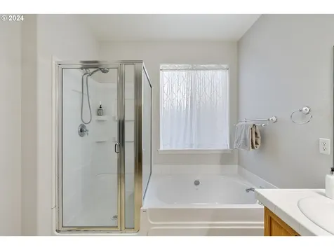 2116 N Locust Street Canby OR 97013