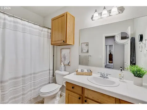 2116 N Locust Street Canby OR 97013