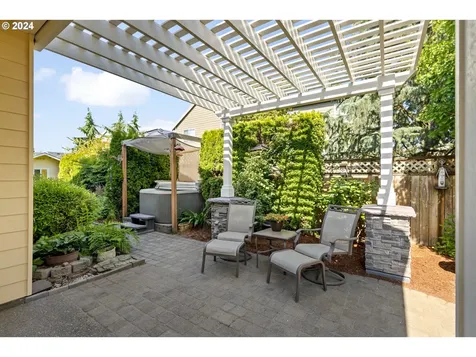 2116 N Locust Street Canby OR 97013