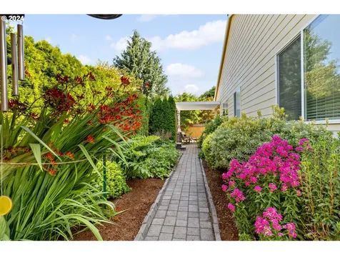 2116 N Locust Street Canby OR 97013