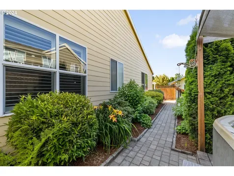 2116 N Locust Street Canby OR 97013