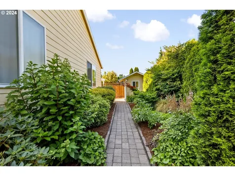 2116 N Locust Street Canby OR 97013