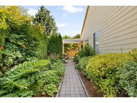 2116 N Locust Street Canby OR 97013