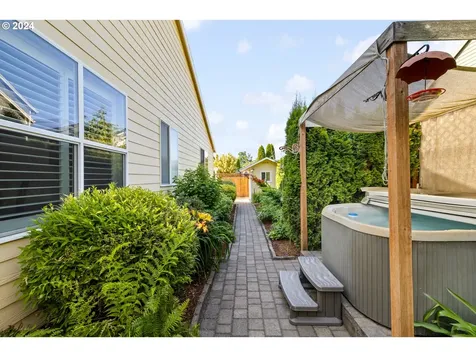 2116 N Locust Street Canby OR 97013
