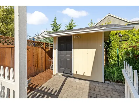2116 N Locust Street Canby OR 97013
