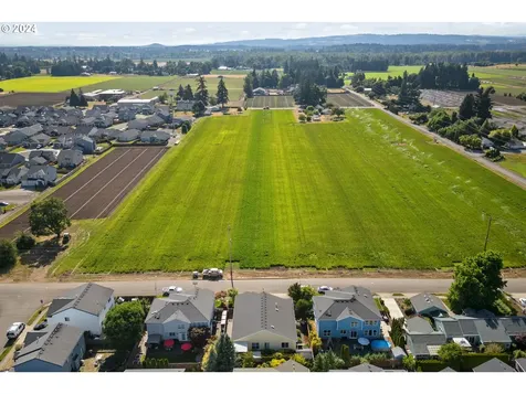 2116 N Locust Street Canby OR 97013