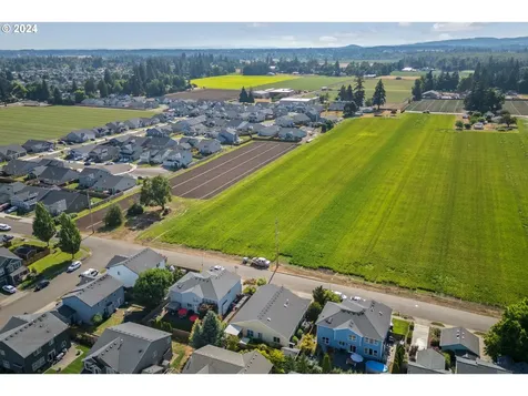 2116 N Locust Street Canby OR 97013