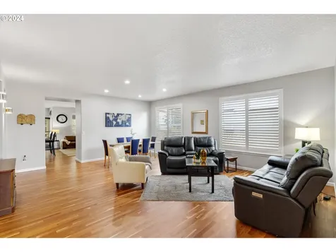 2116 N Locust Street Canby OR 97013
