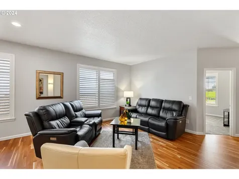 2116 N Locust Street Canby OR 97013