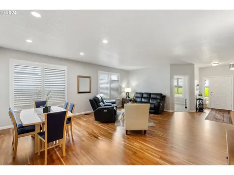 2116 N Locust Street Canby OR 97013