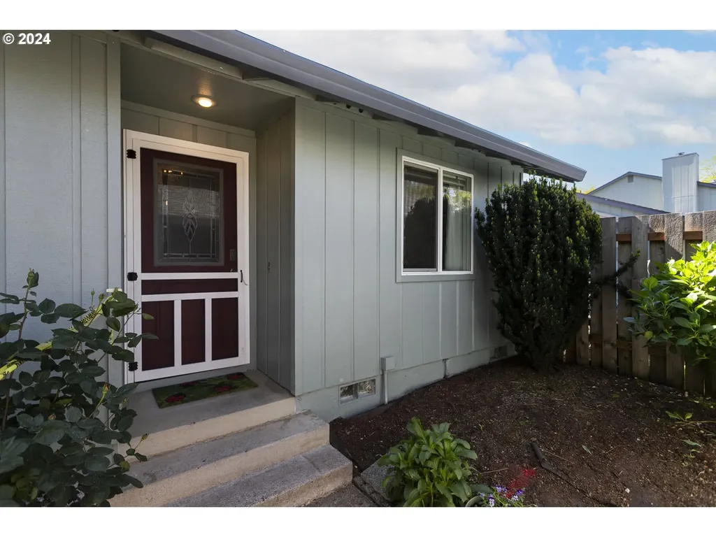 2003 SE Quail Circle Hillsboro OR 97123