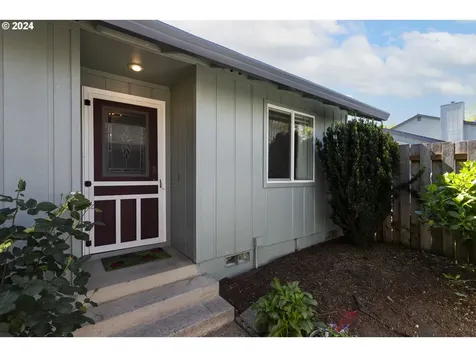 2003 SE Quail Circle Hillsboro OR 97123