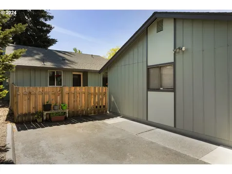 2003 SE Quail Circle Hillsboro OR 97123