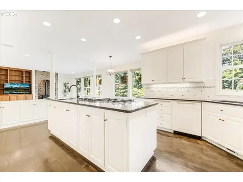 19177 Hill Top Road Lake Oswego OR 97034