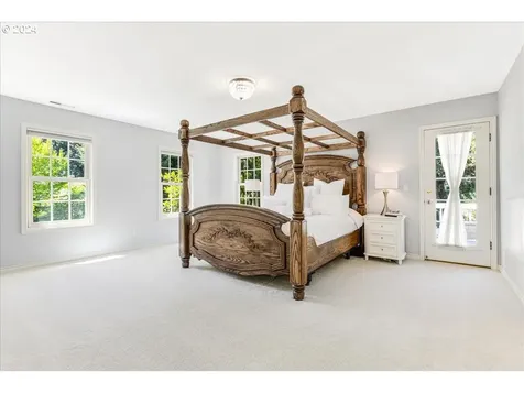 19177 Hill Top Road Lake Oswego OR 97034