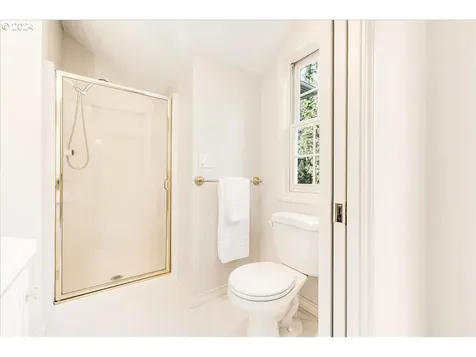 19177 Hill Top Road Lake Oswego OR 97034