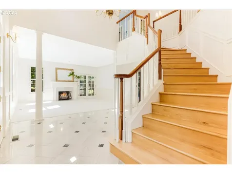 19177 Hill Top Road Lake Oswego OR 97034