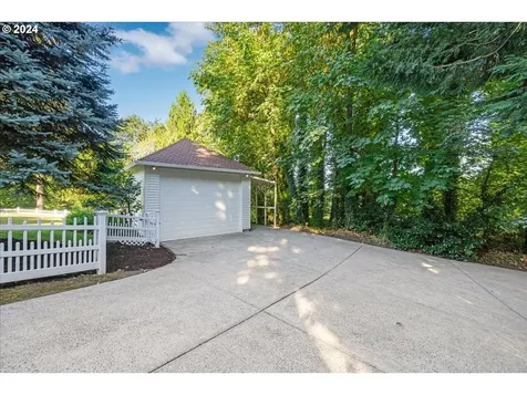 19177 Hill Top Road Lake Oswego OR 97034