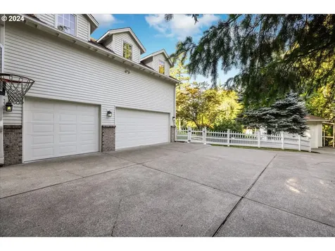 19177 Hill Top Road Lake Oswego OR 97034