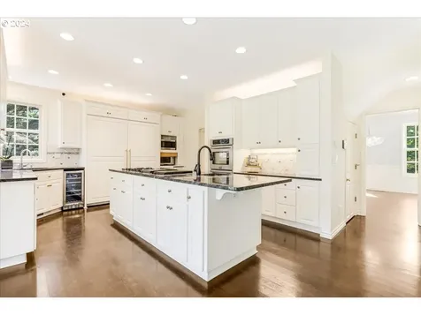 19177 Hill Top Road Lake Oswego OR 97034
