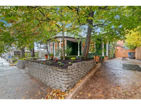 1417 SE 34th Avenue Portland OR 97214