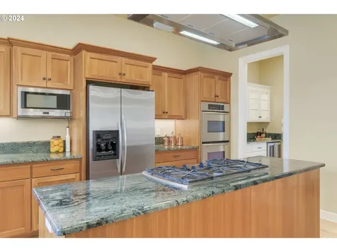 6164 Fernhill Loop Springfield OR 97478